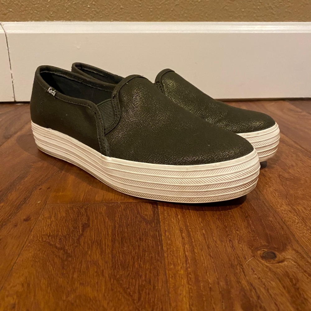 Women’s 8.5 Olive Green Keds